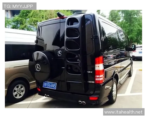 姚明驾奔驰豪车出行引发热议球场巨星的生活方式揭秘 姚明驾奔驰豪车出行引发热议球场巨星的生活方式揭秘