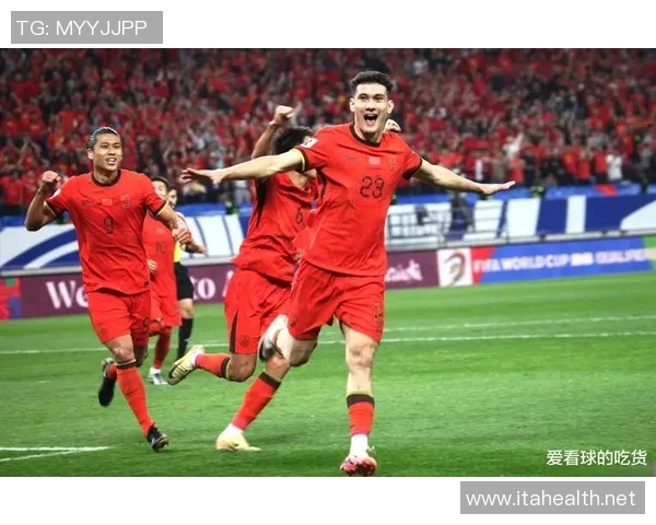 年轻稳重的足球明星展现实力与风采的崛起之路 年轻稳重的足球明星展现实力与风采的崛起之路