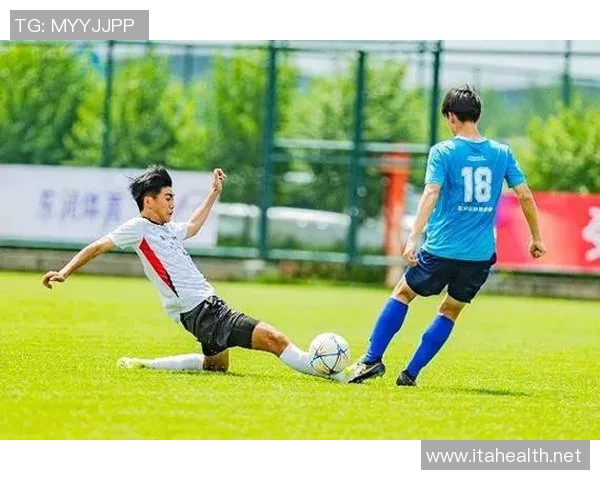 与足球明星共唱梦想之歌互动乐趣无限尽在其中 与足球明星共唱梦想之歌互动乐趣无限尽在其中