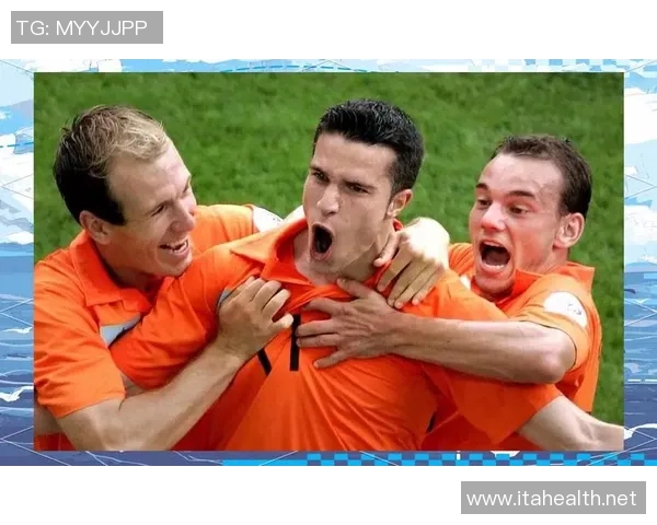 荷兰足球传奇人物的辉煌历程与成就回顾 荷兰足球传奇人物的辉煌历程与成就回顾