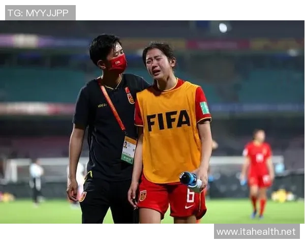 足球明星喜迎新生儿家庭增添幸福时刻引发球迷热议