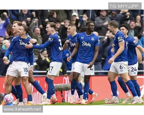 曼城最帅足球明星的魅力与风采解析，谁是球场上的时尚先锋