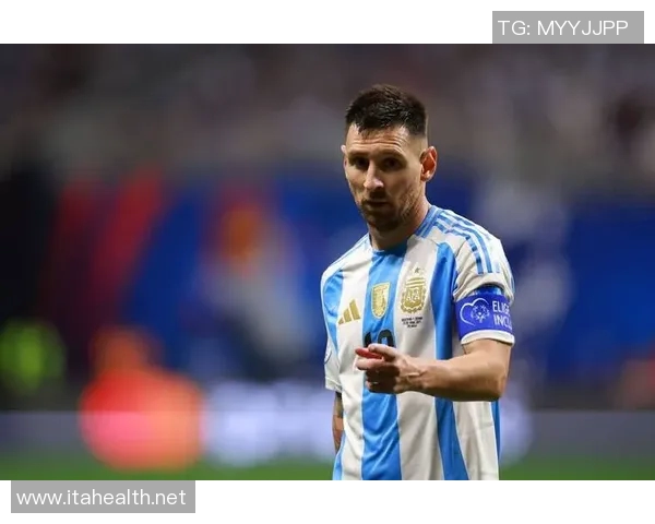 足球明星儿子现场观看比赛反应引热议视频曝光引发球迷热情讨论 足球明星儿子现场观看比赛反应引热议视频曝光引发球迷热情讨论