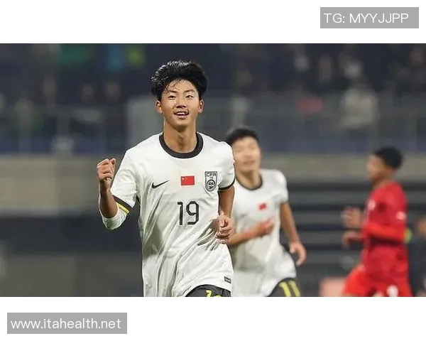 足球明星成长之路揭秘从青训到职业生涯的艰辛与坚持