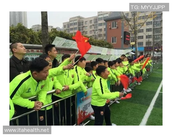 足球明星齐聚一堂共唱梦想之歌传递激情与团结的旋律 足球明星齐聚一堂共唱梦想之歌传递激情与团结的旋律