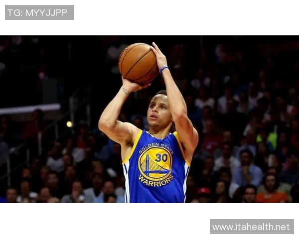 不同篮球明星三分球投篮技巧与风格的精彩对比分析