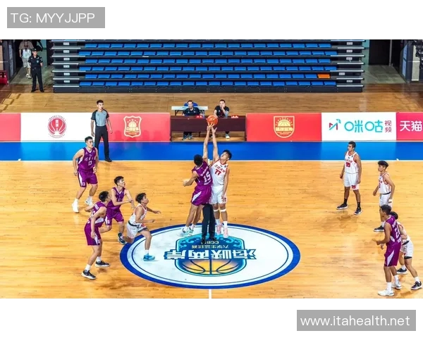 篮球明星感动粉丝赠送签名篮球传递热爱与梦想